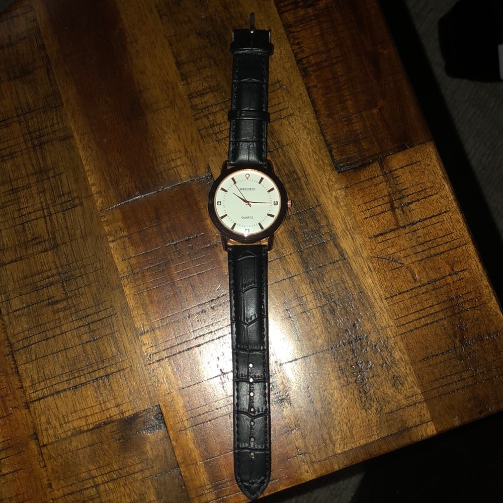 Watch - Picture 2 of 3